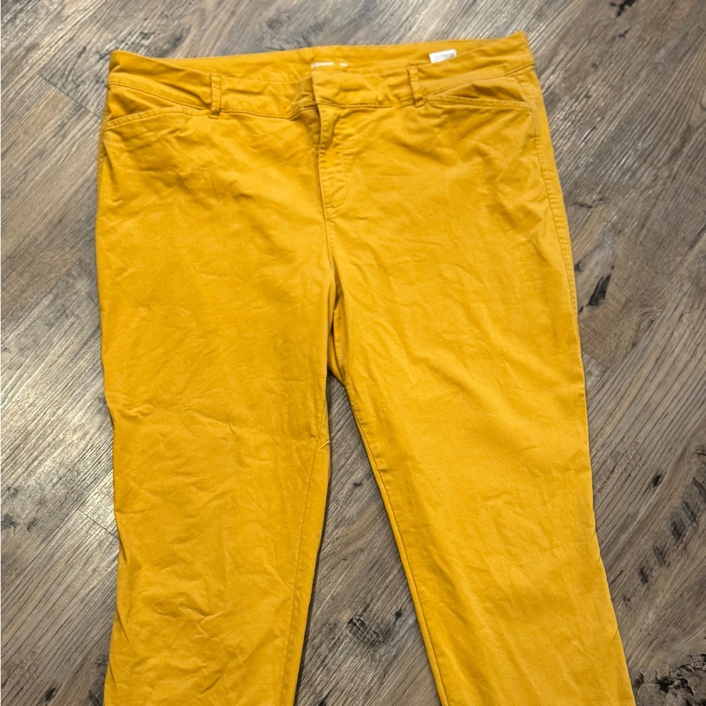 Mustard Yellow Pants- Old Navy- Sz 16 
Pixie pants
Great condition!